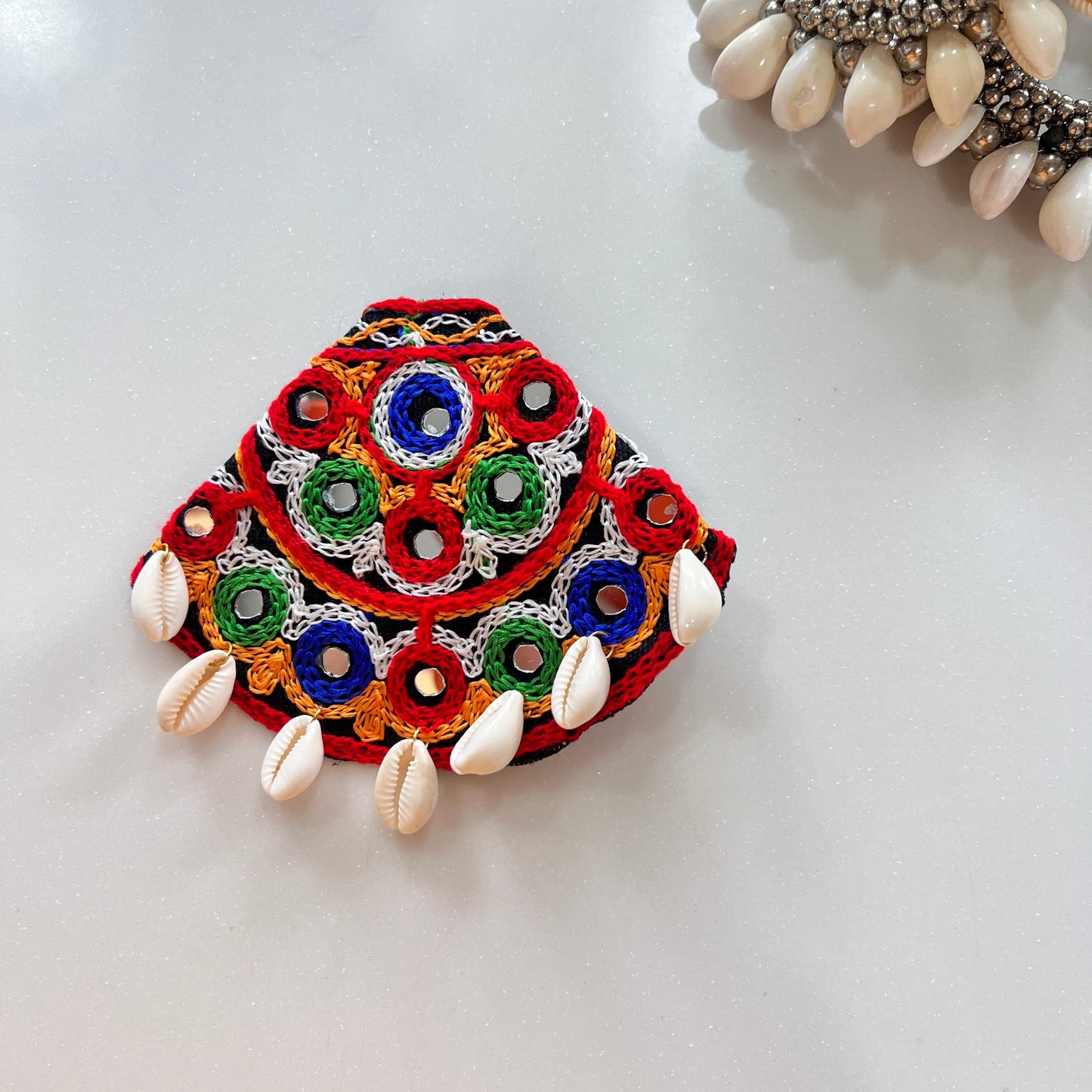 Kutchiya Glow Bow Pin