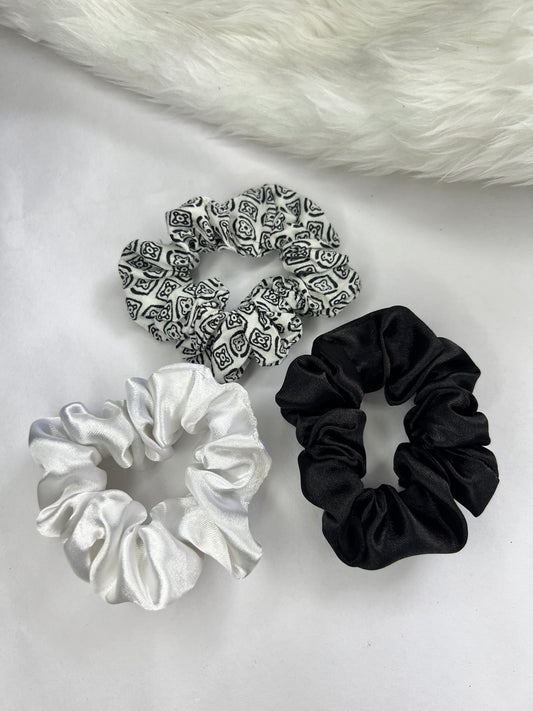 BLACK AND WHITE SCRUNCHIE